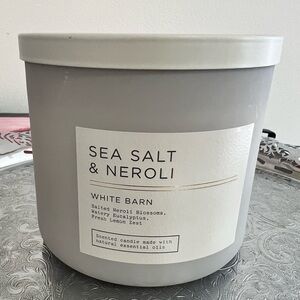 White Barn Sea Salt & Neroli Gray Candle